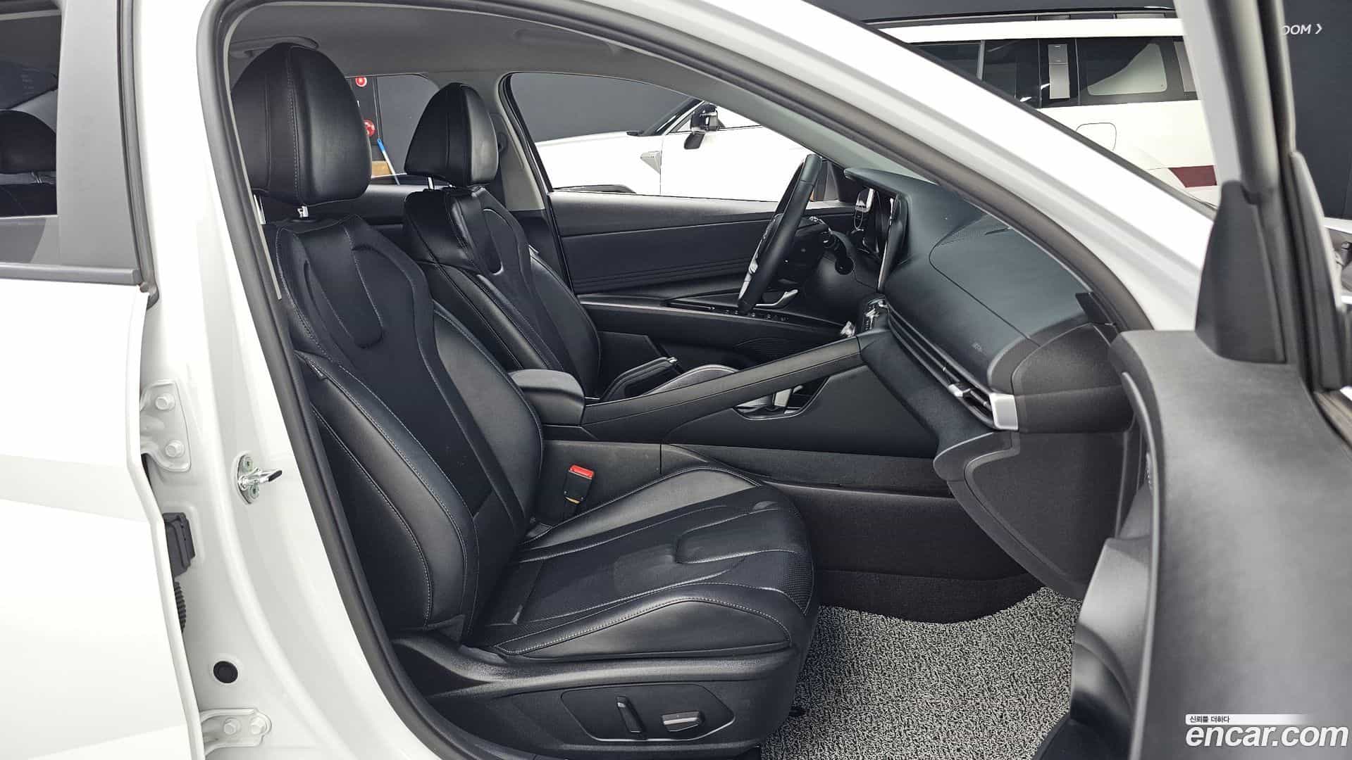 AVANTE Hyundai 2022.4-OPTION-015