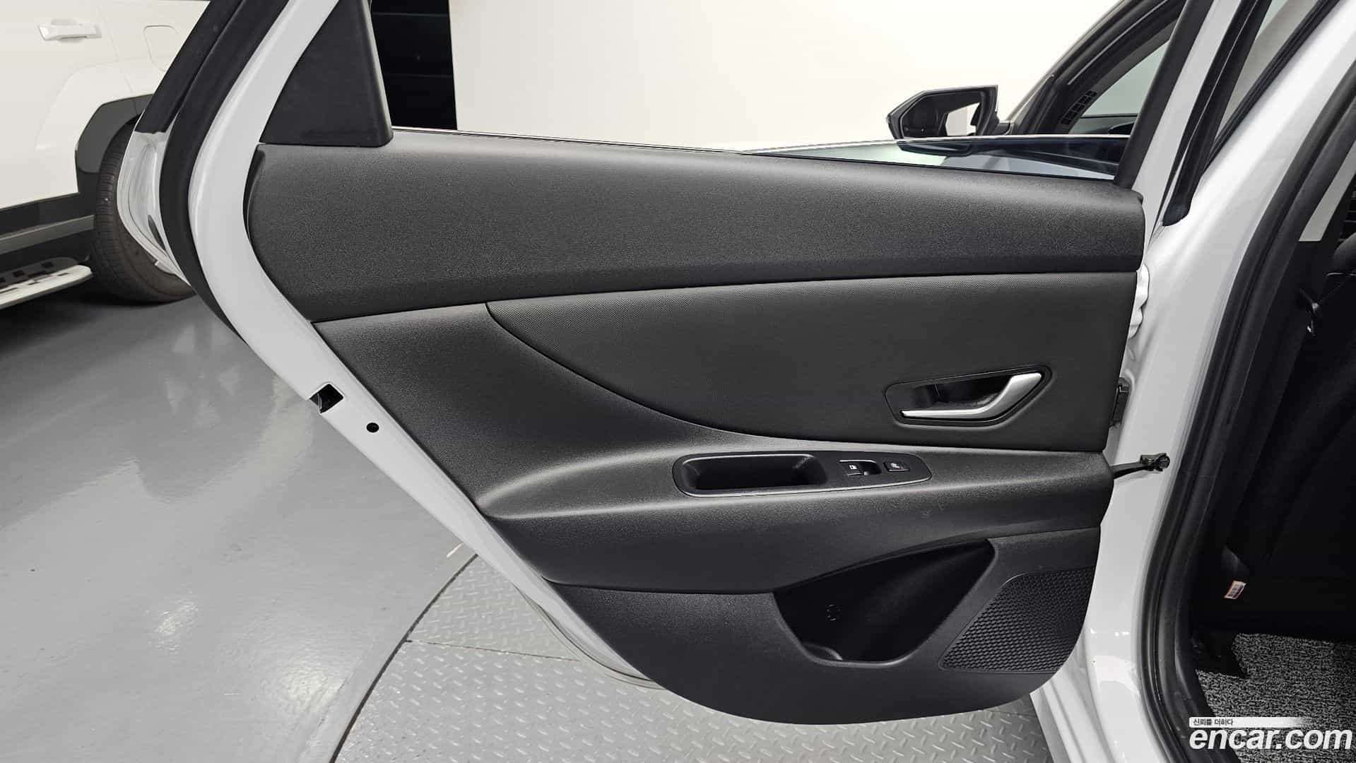 AVANTE Hyundai 2022.4-INNER-035