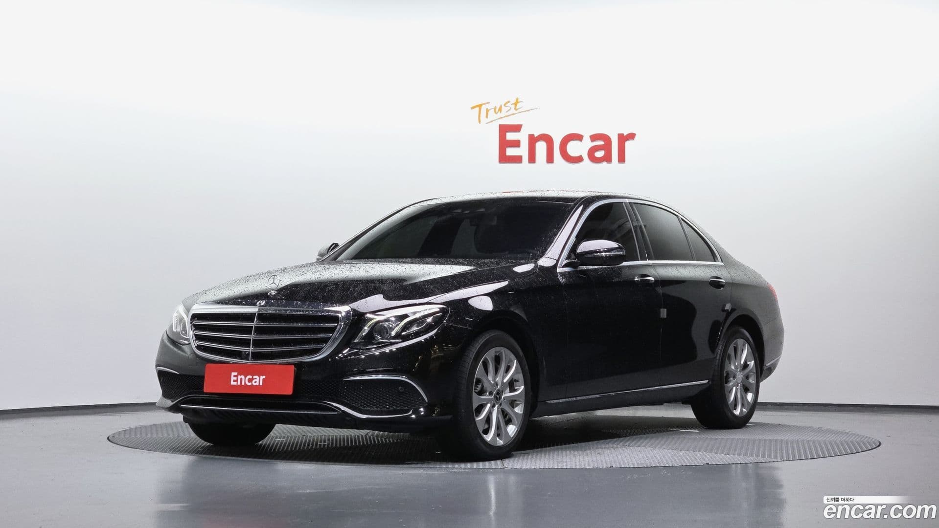 Main__Slider__Photo:E-Class Mercedes-Benz 2018.9-0