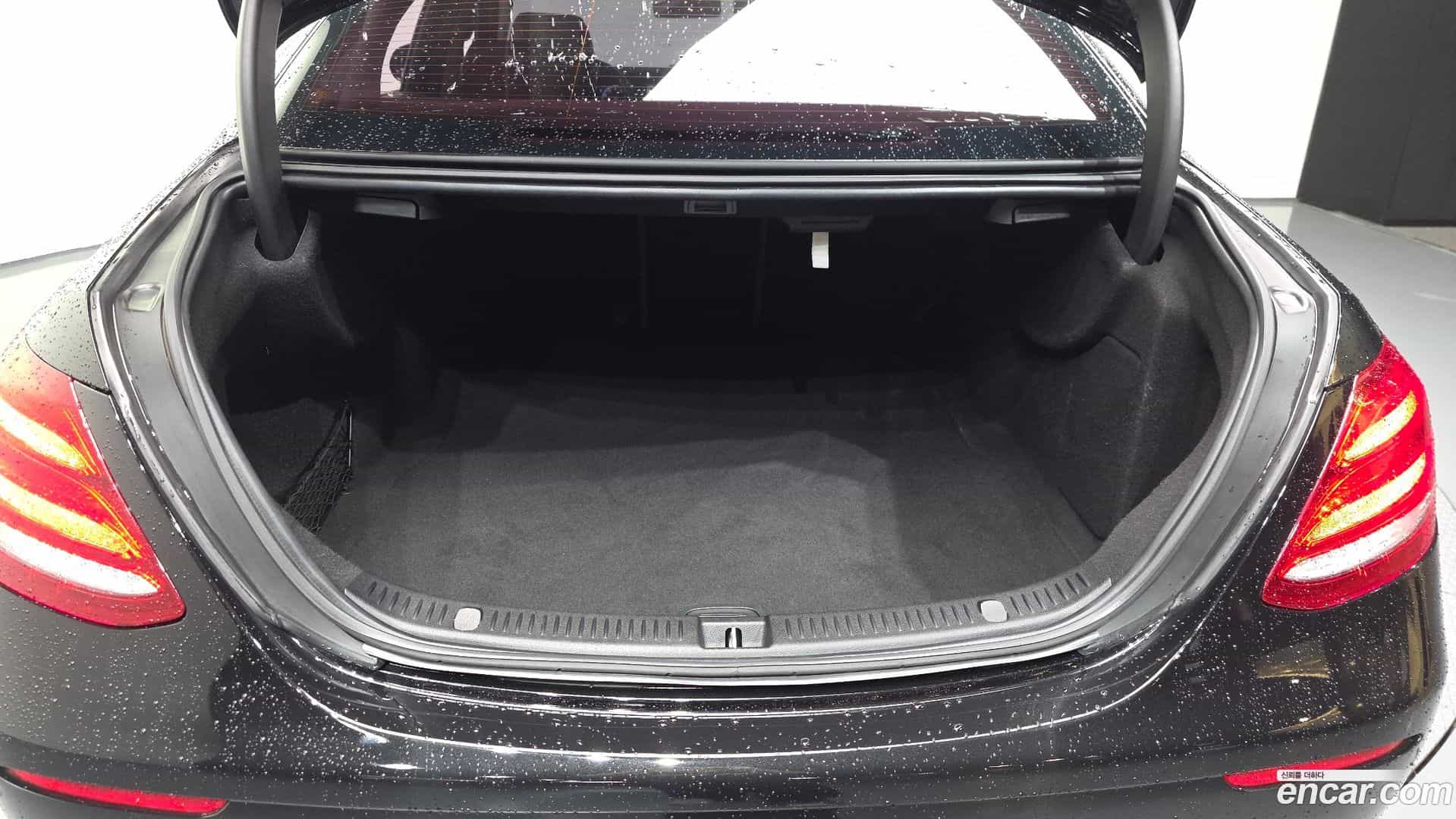 E-Class Mercedes-Benz 2018.9-OPTION-024