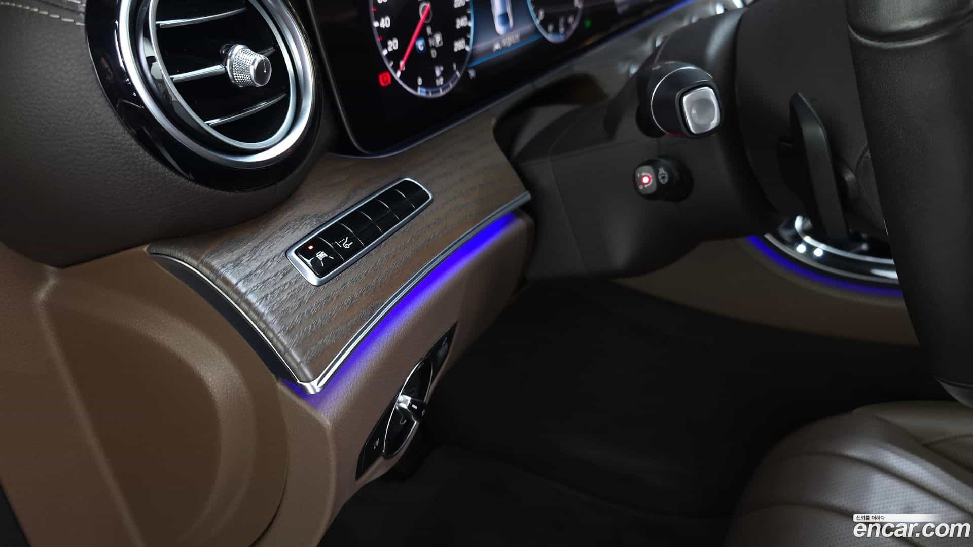 E-Class Mercedes-Benz 2018.9-OPTION-040