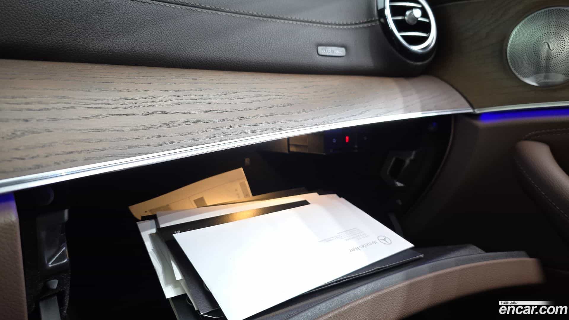 E-Class Mercedes-Benz 2018.9-OPTION-043