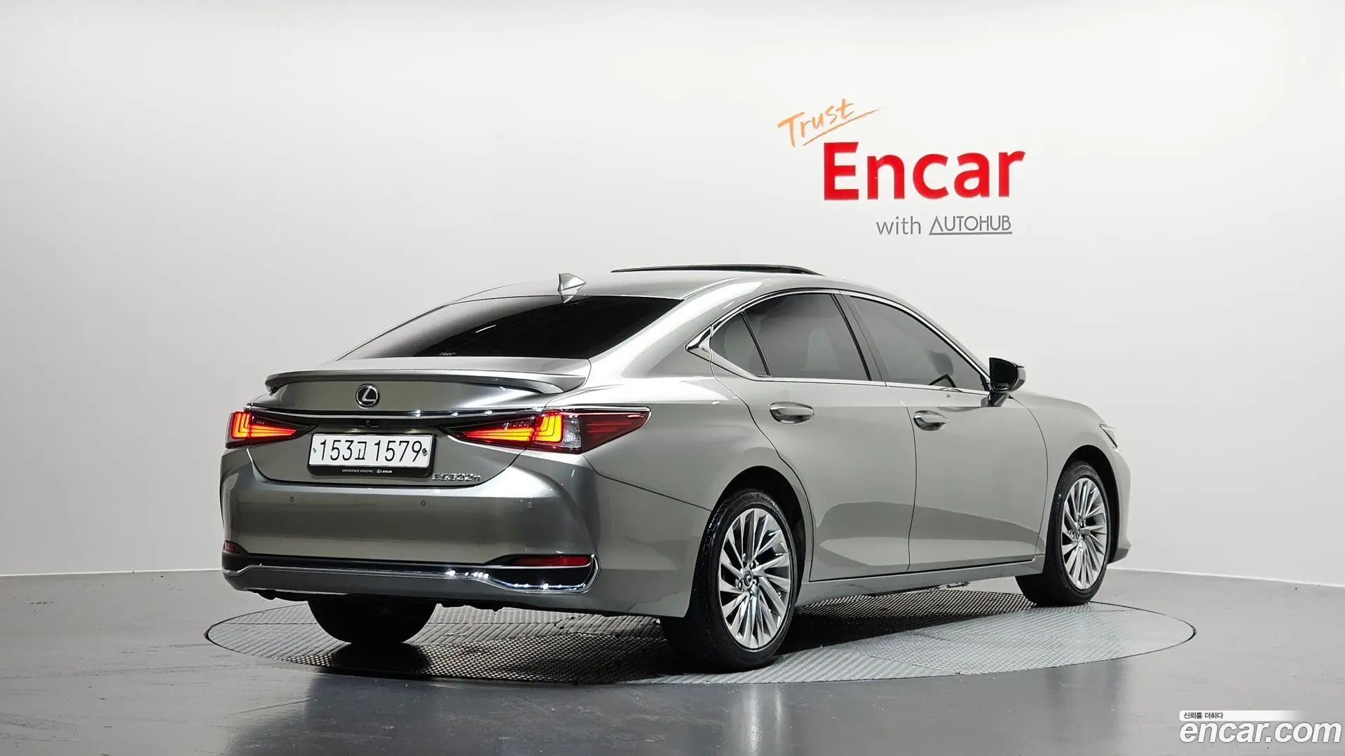 Main__Slider__Photo:ES Lexus 2023.1-1
