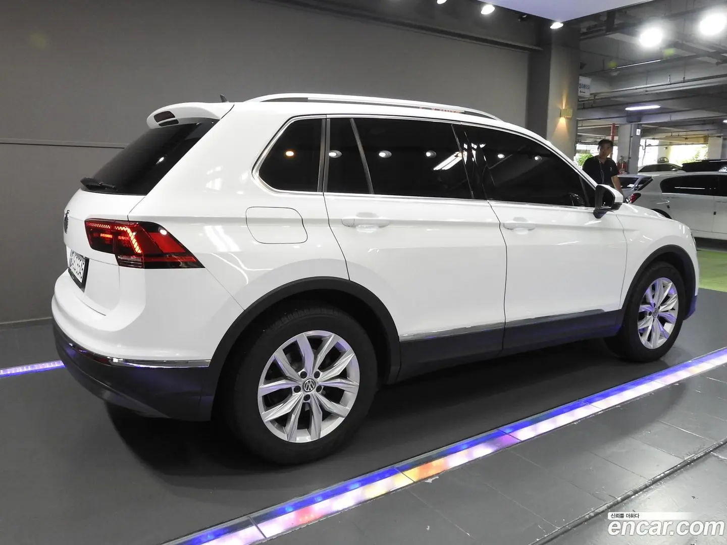 Main__Slider__Photo:Tiguan Volkswagen 2020.9-1