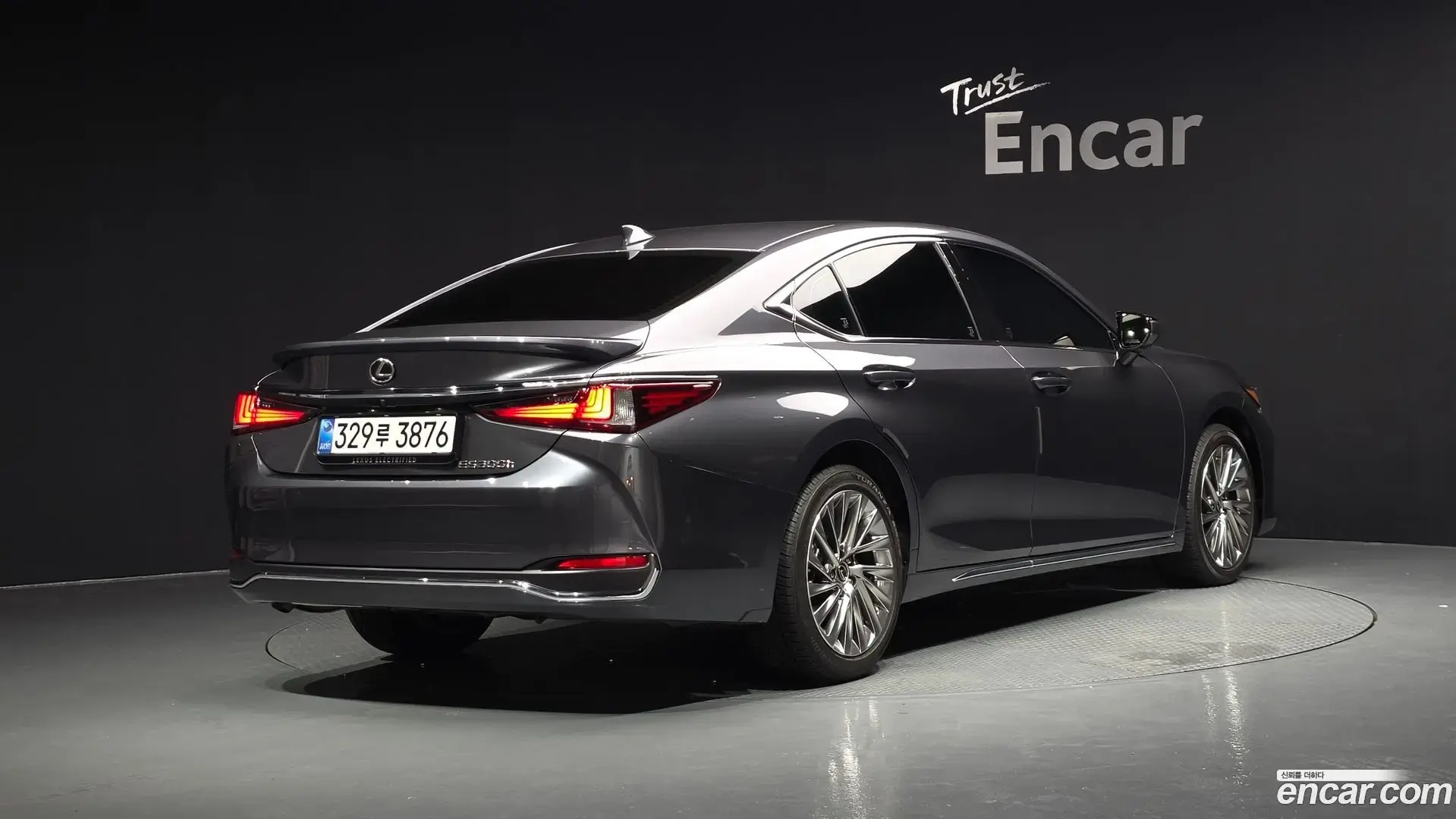 Main__Slider__Photo:ES Lexus 2025.10-1