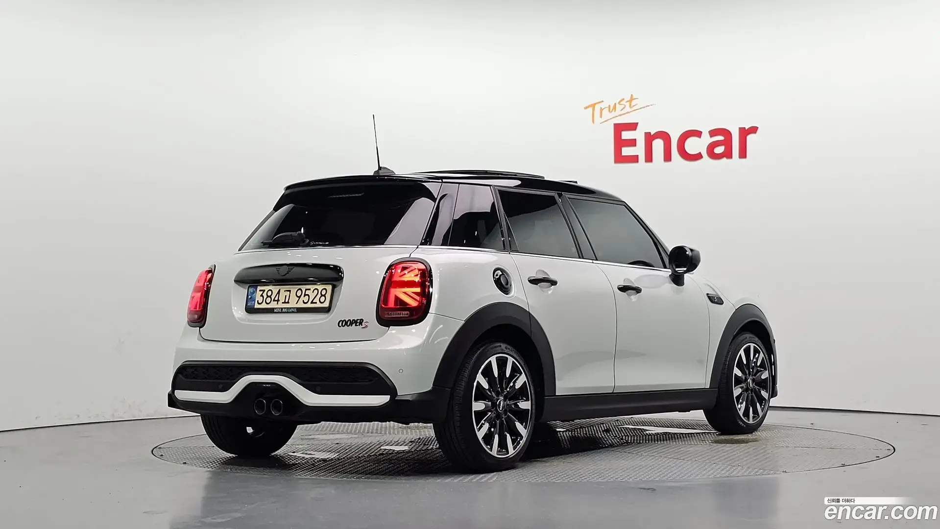 Main__Slider__Photo:Cooper Mini 2022.7-1
