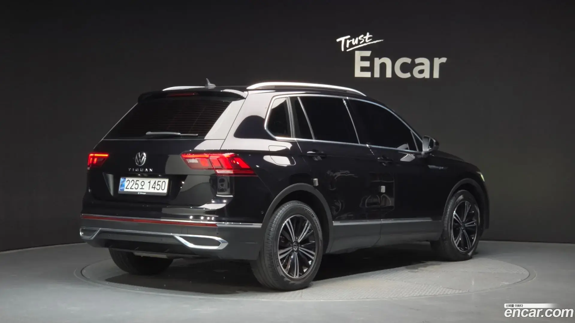 Main__Slider__Photo:Tiguan Volkswagen 2021.10-1