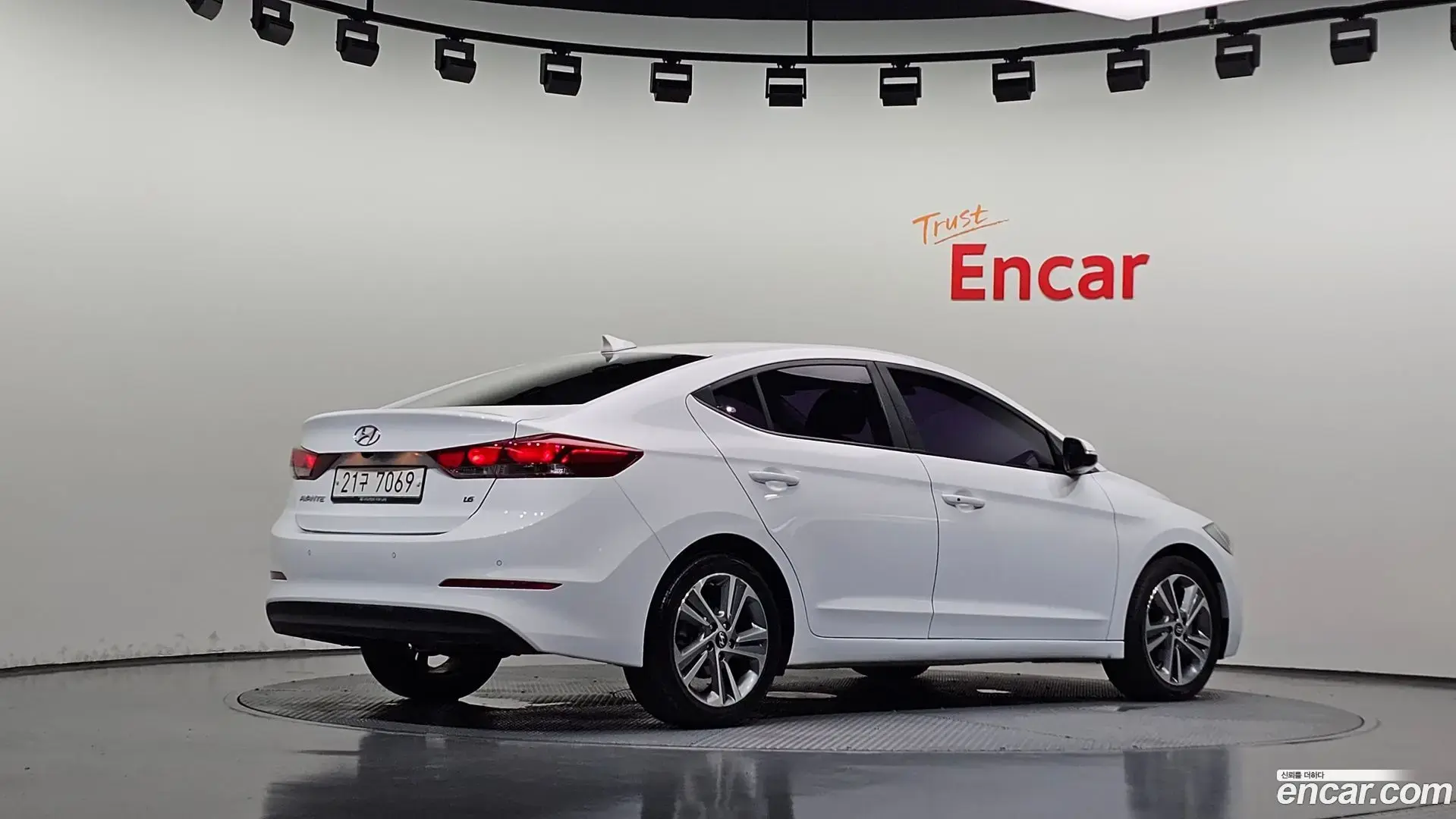 Main__Slider__Photo:AVANTE Hyundai 2018.8-1