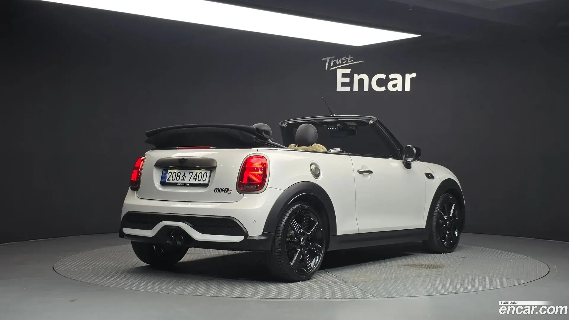 Main__Slider__Photo:Cooper Convertible Mini 2023.7-1