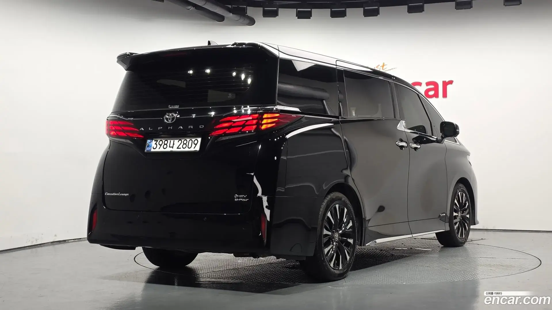 Main__Slider__Photo:Alphard Toyota 2024.11-1