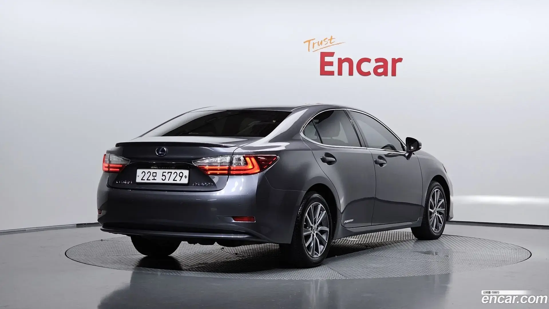 Main__Slider__Photo:ES Lexus 2016.11-1