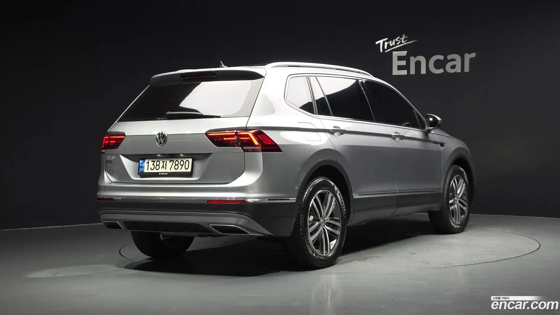 Main__Slider__Photo:Tiguan Volkswagen 2020.11-1