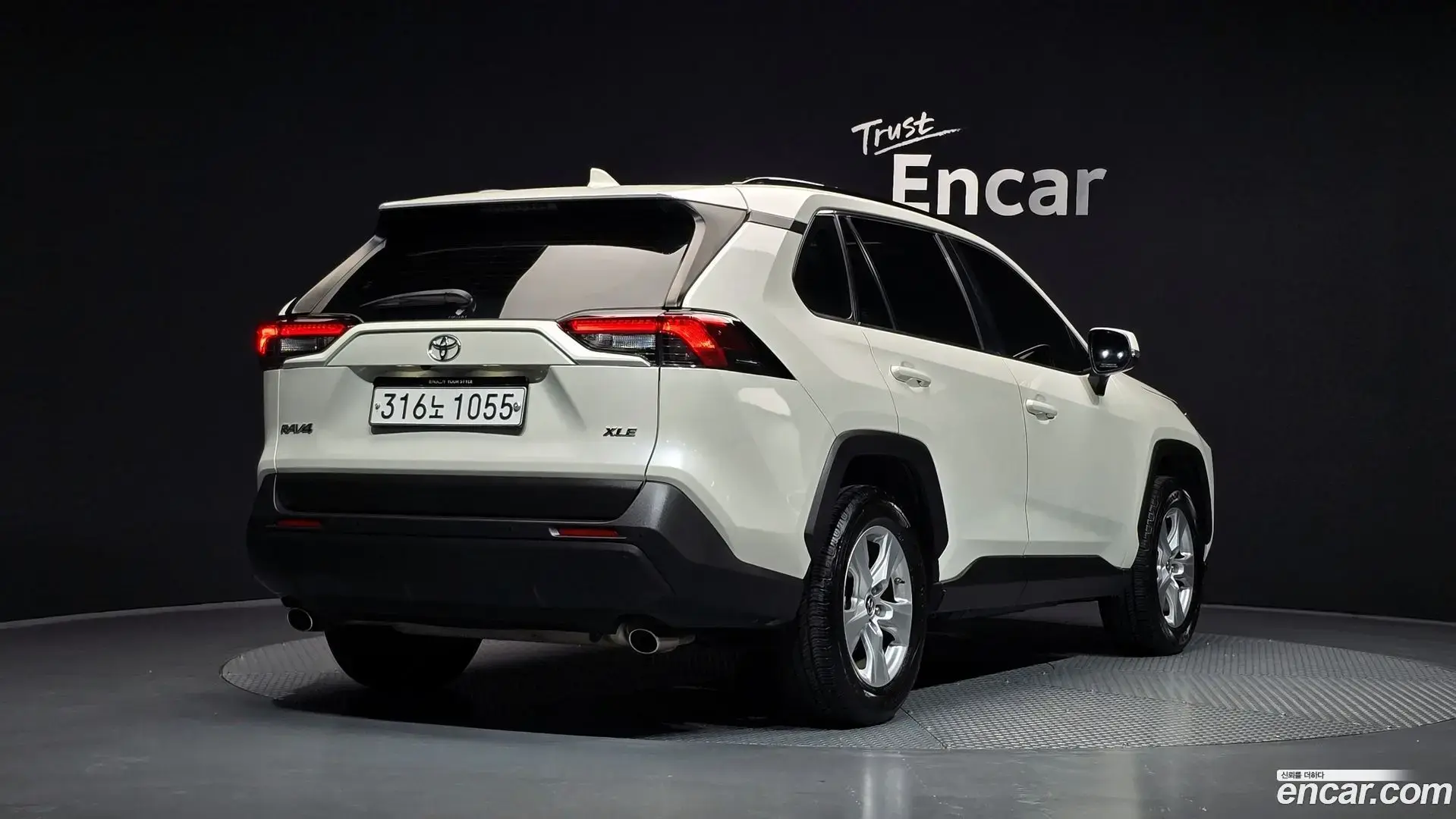 Main__Slider__Photo:RAV4 Toyota 2019.11-1