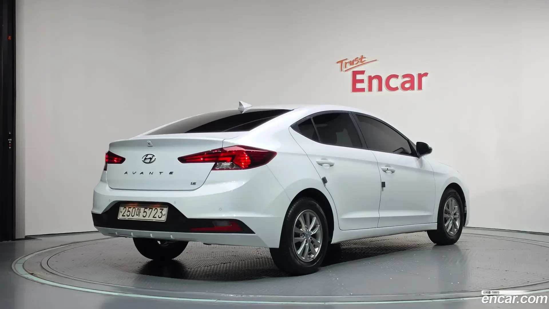 Main__Slider__Photo:AVANTE Hyundai 2018.10-1