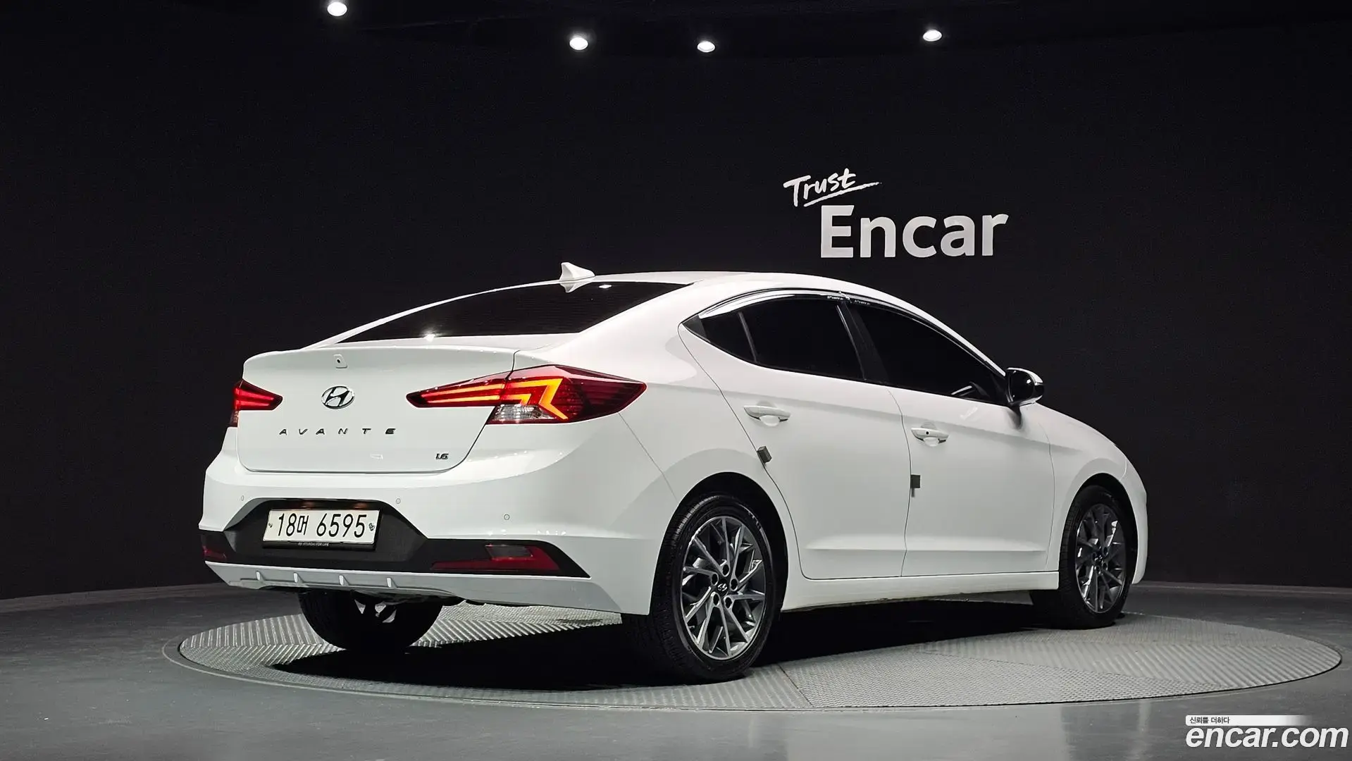 Main__Slider__Photo:AVANTE Hyundai 2019.0-1