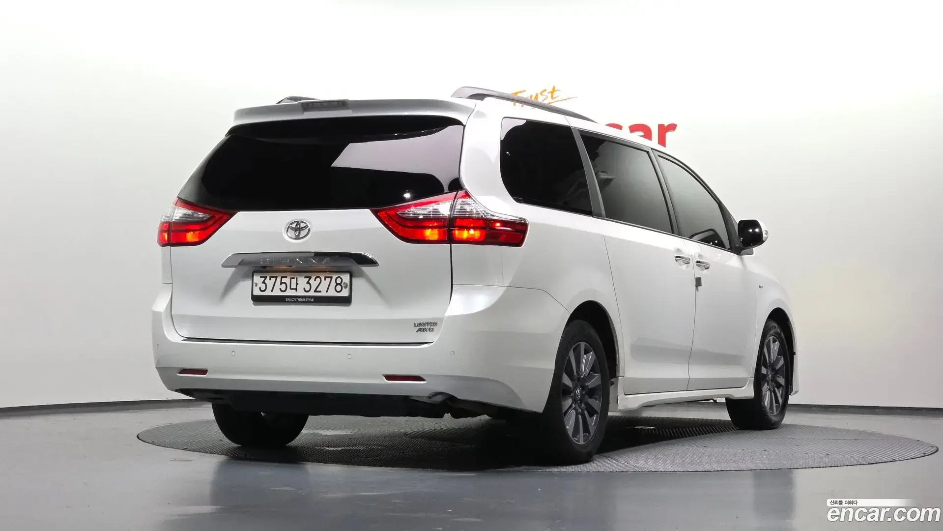 Main__Slider__Photo:Sienna Toyota 2020.9-1