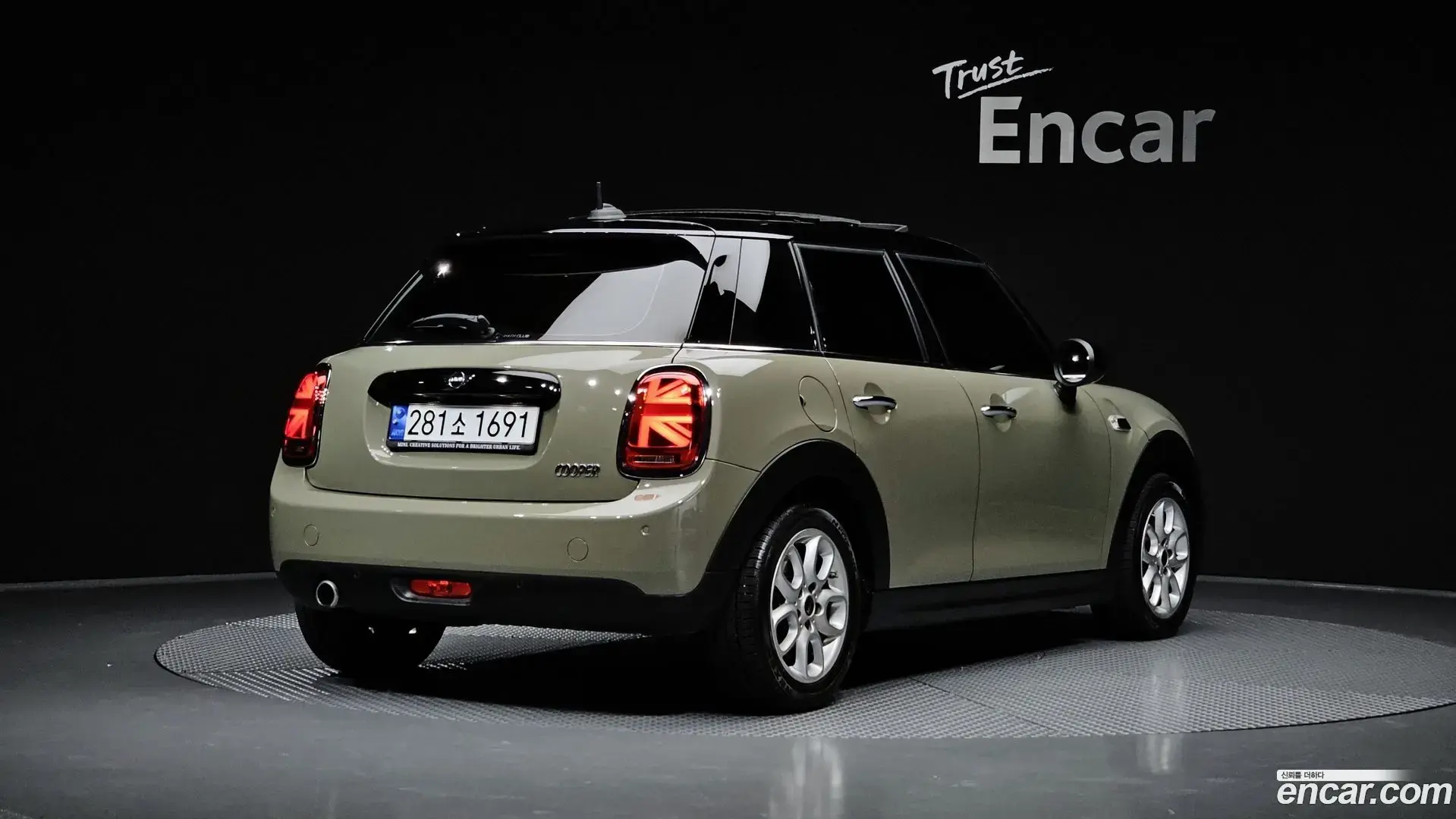 Main__Slider__Photo:Cooper Mini 2019.8-1