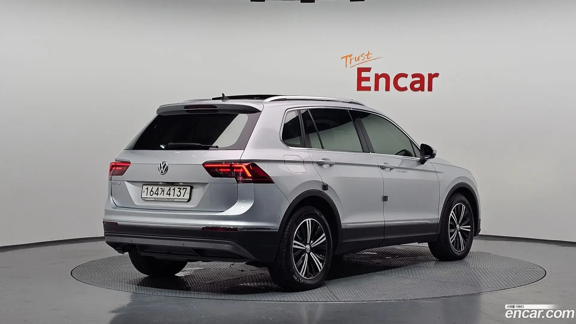 Main__Slider__Photo:Tiguan Volkswagen 2020.4-1
