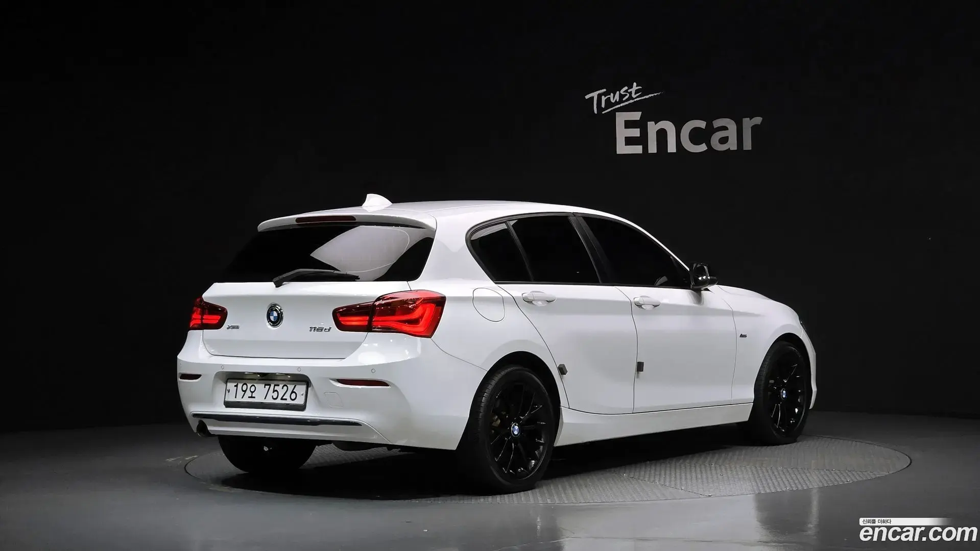 Main__Slider__Photo:1-Series BMW 2016.2-1