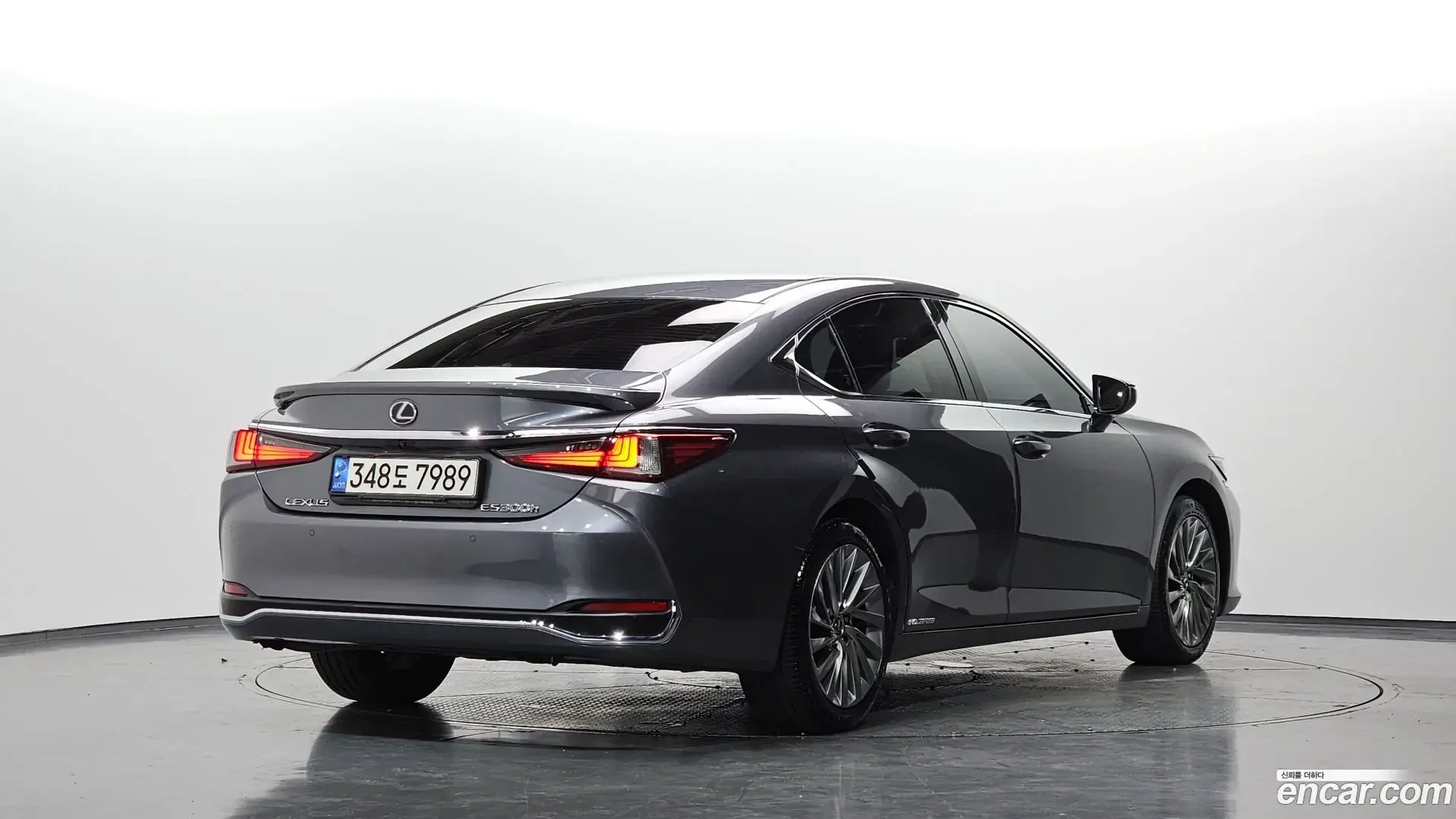 Main__Slider__Photo:ES Lexus 2018.11-1