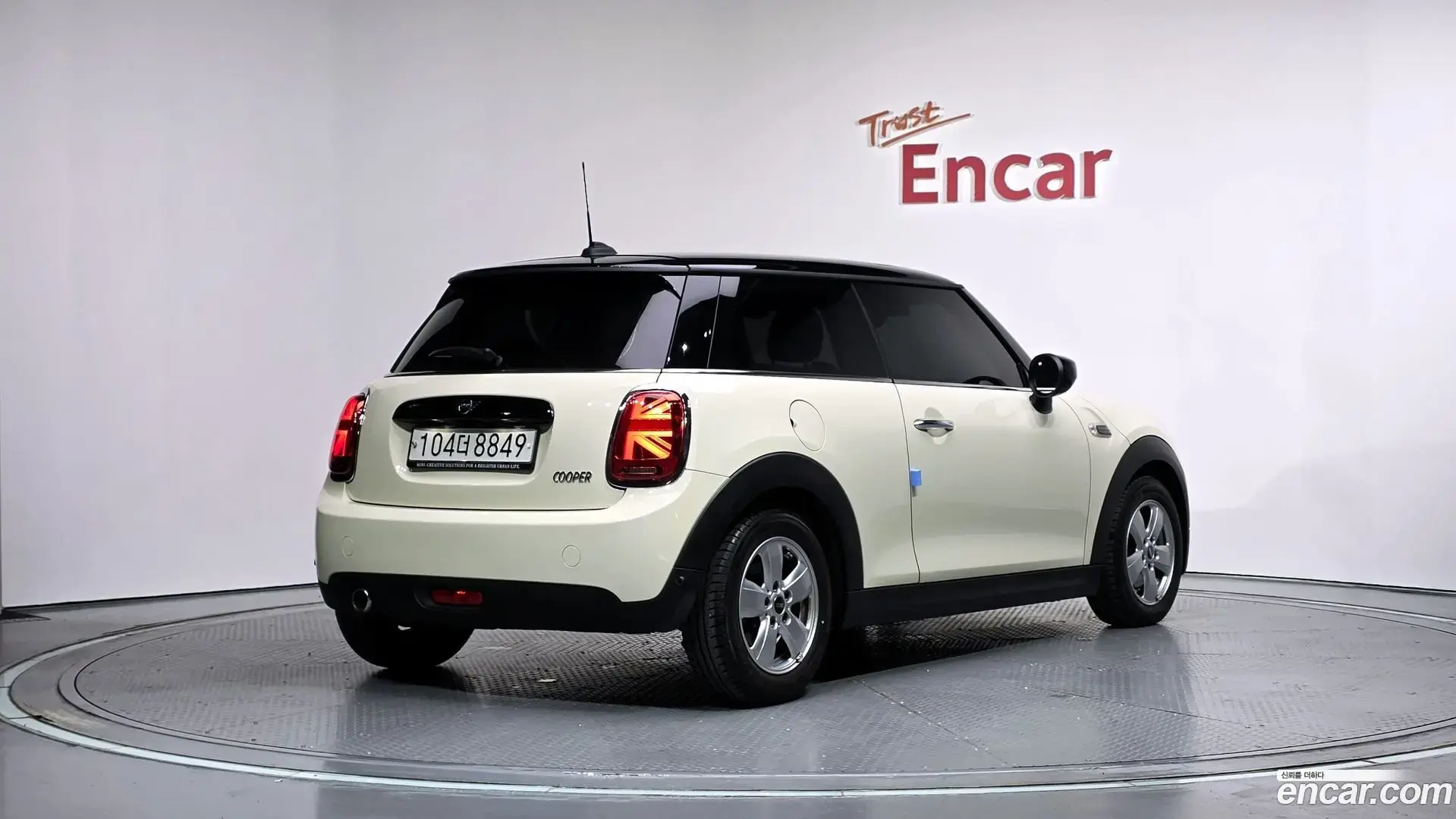 Main__Slider__Photo:Cooper Mini 2019.10-1