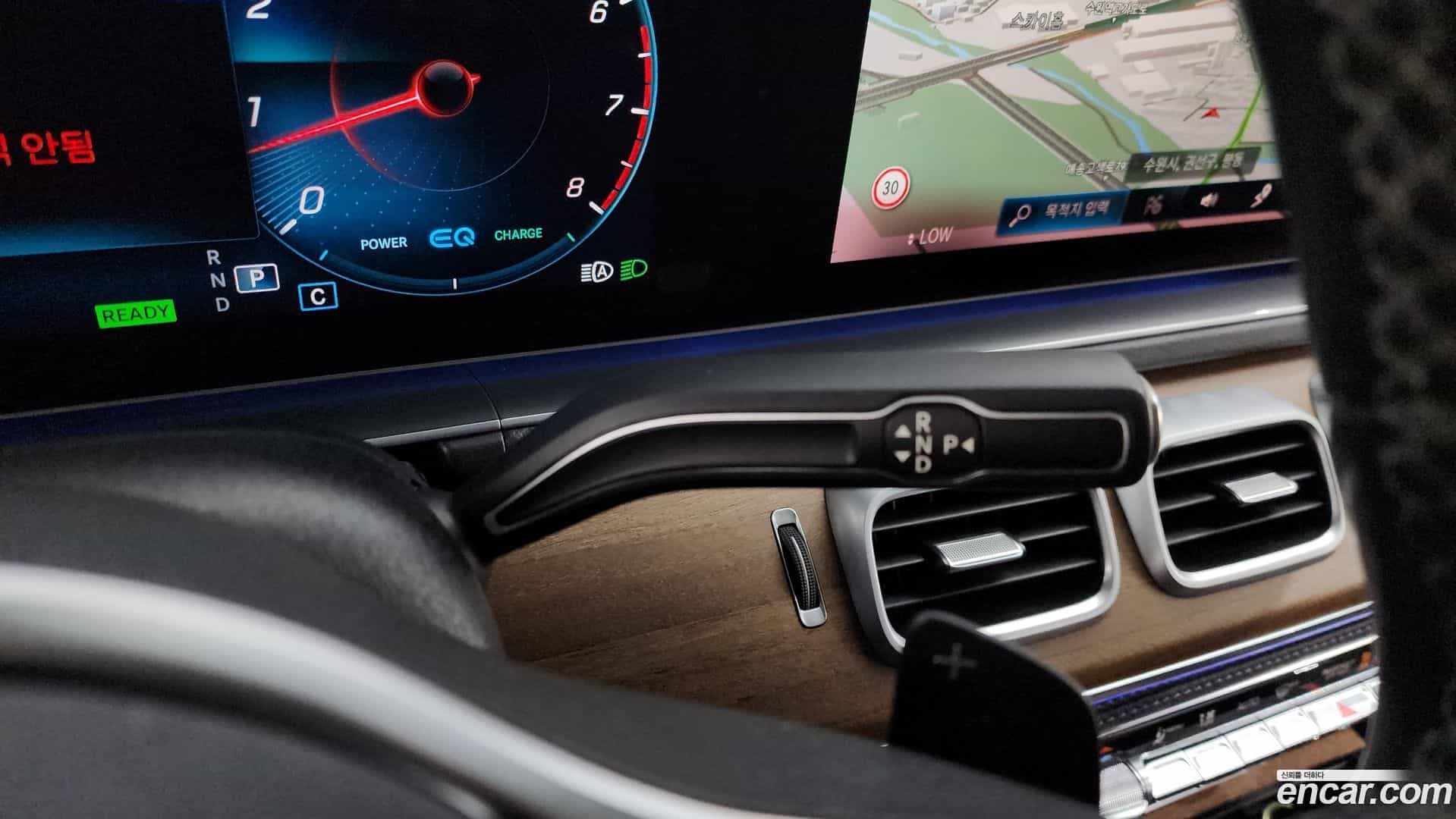 GLE-Class Mercedes-Benz 2019.11-INNER-009