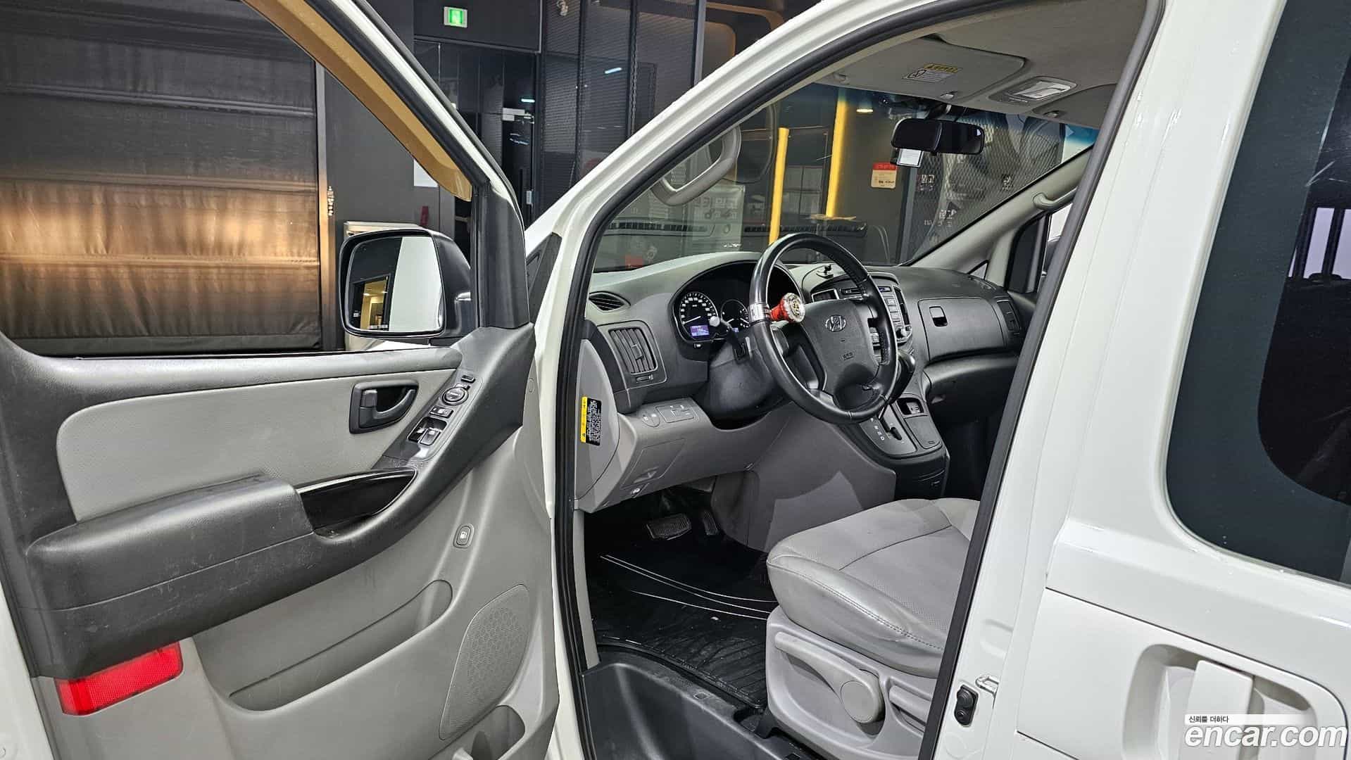 Starex Hyundai 2019.1-INNER-010