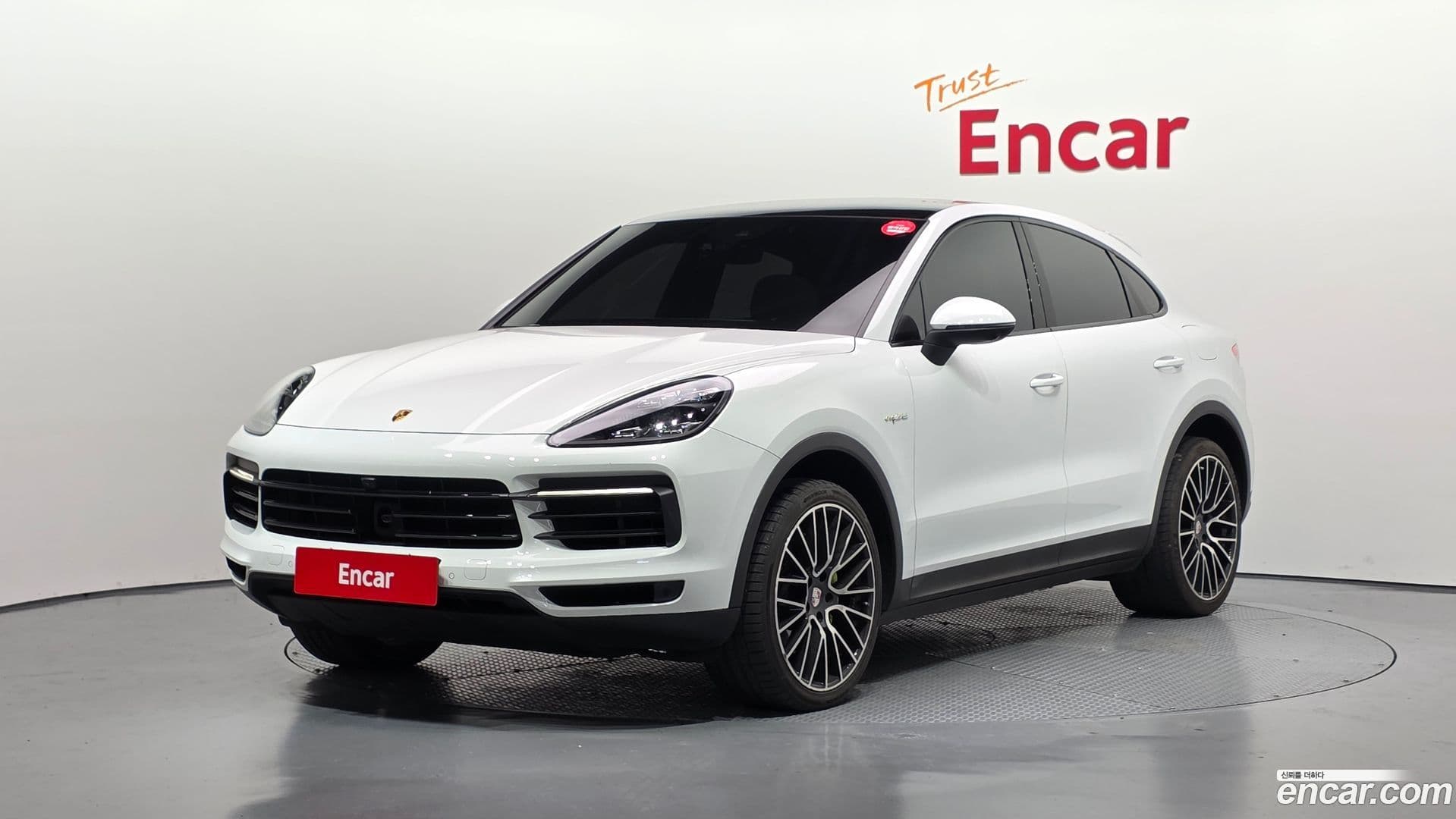 Main__Slider__Photo:Cayenne Porsche 2020.5-0
