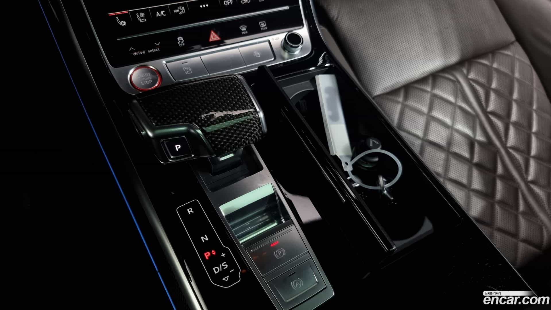 S8 Audi 2020.10-INNER-009