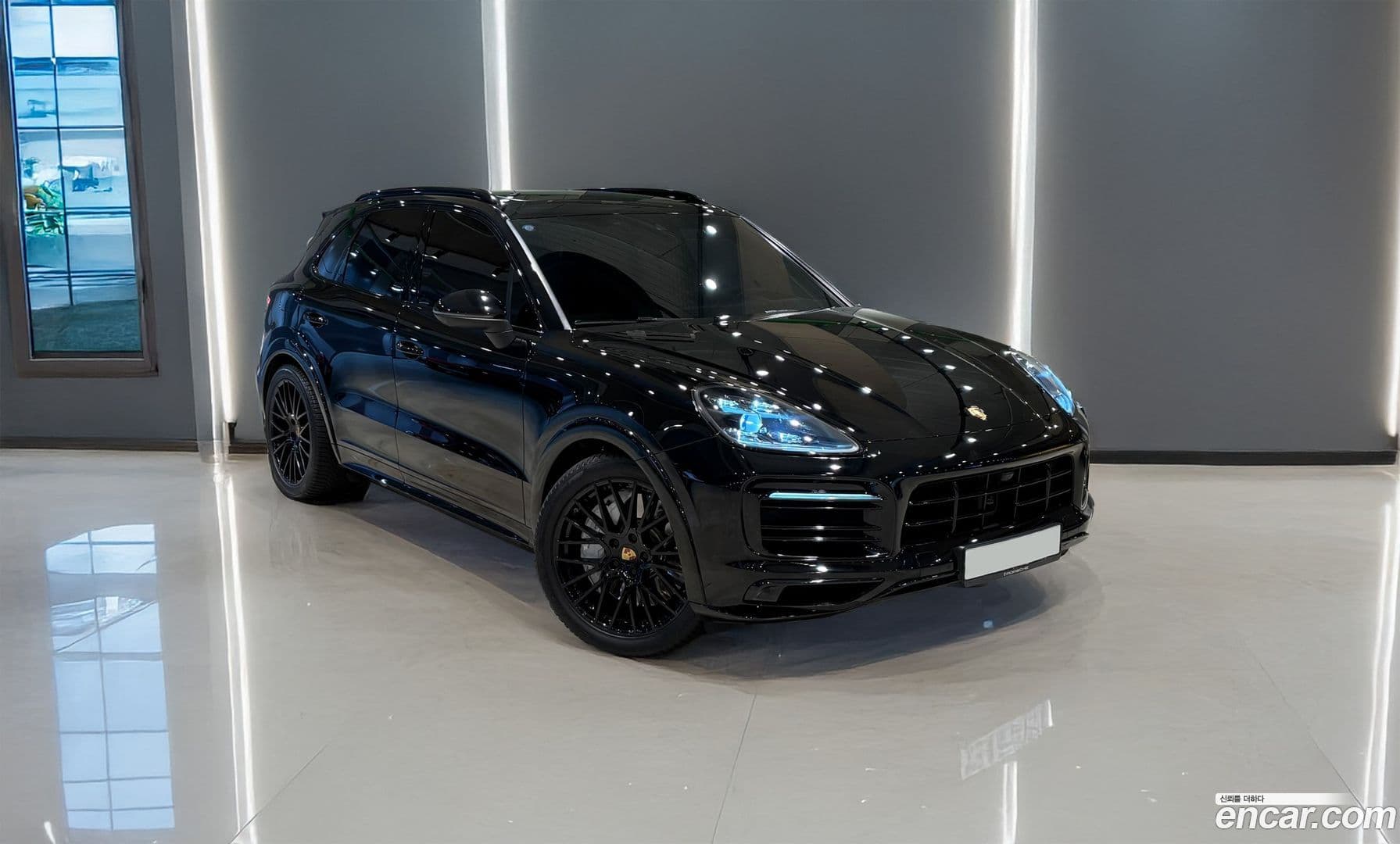 Main__Slider__Photo:Cayenne Porsche 2020.3-0
