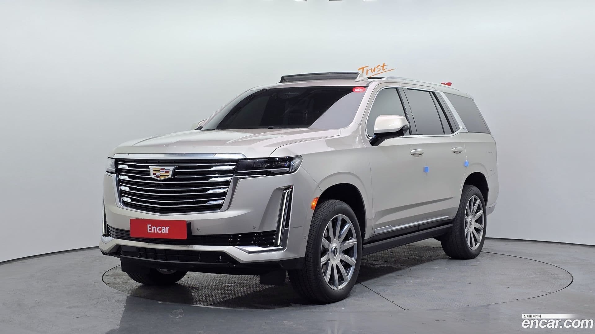 Main__Slider__Photo:Escalade Cadillac 2022.3-0