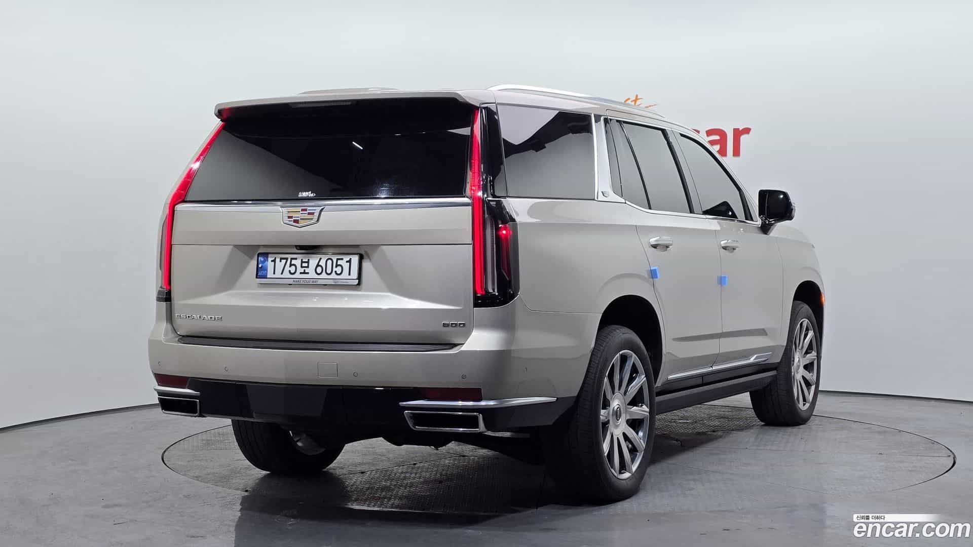 Escalade Cadillac 2022.3-OUTER-002