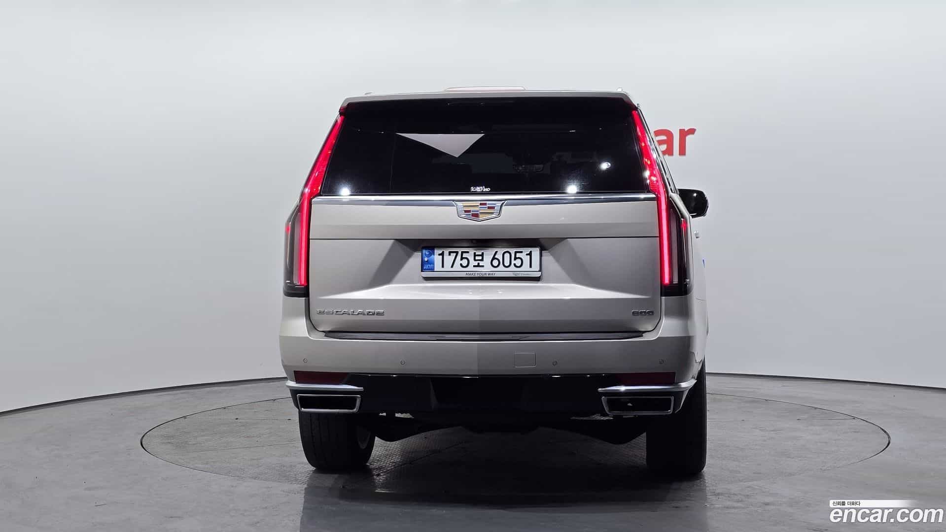 Escalade Cadillac 2022.3-OUTER-004