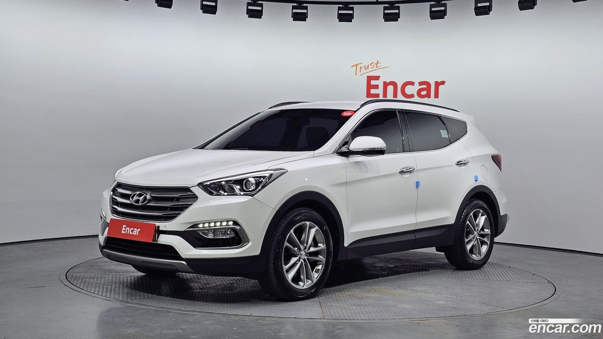 Main__Slider__Photo:Santafe Hyundai 2016.4-0