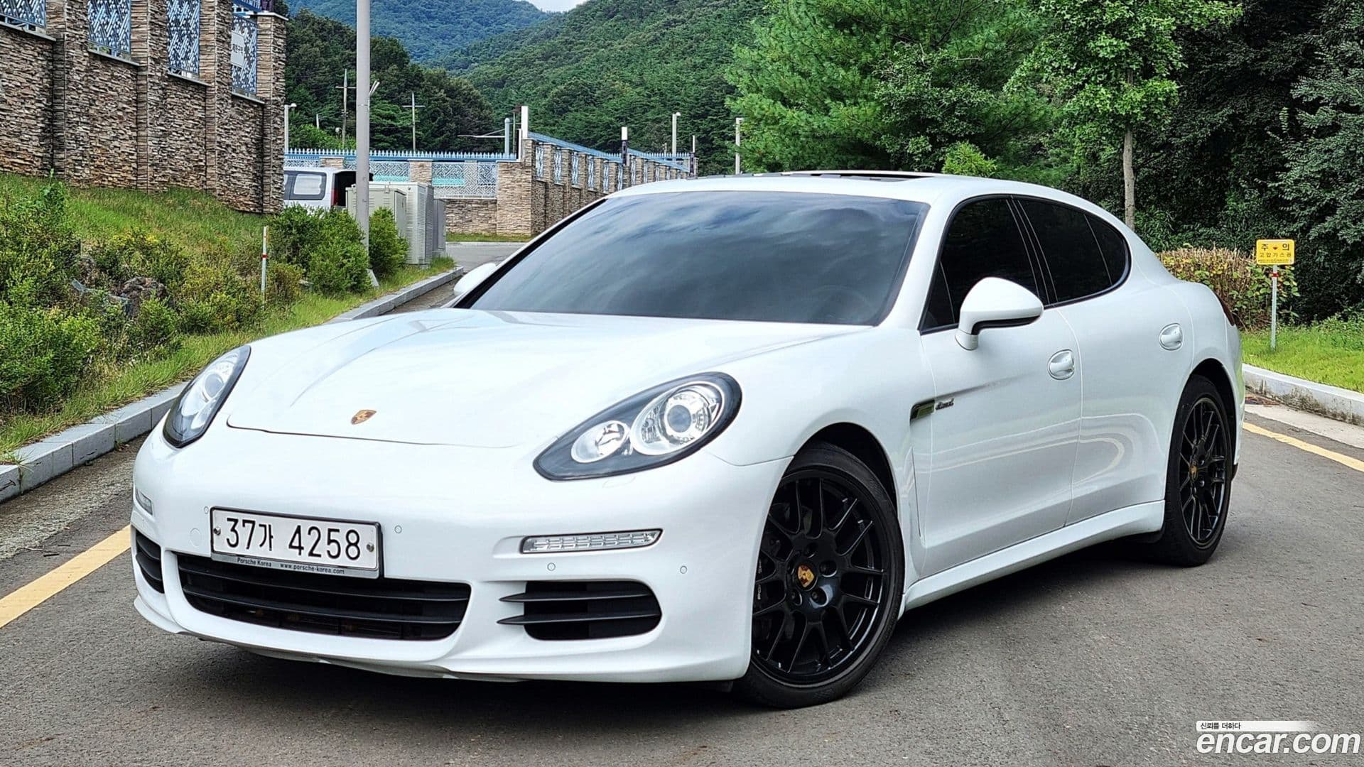 Main__Slider__Photo:Panamera Porsche 2013.9-0
