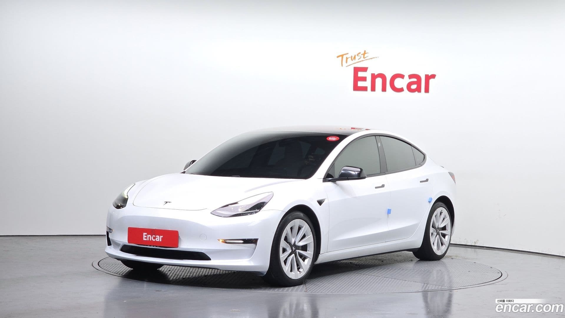 Main__Slider__Photo:Model 3 Tesla 2021.5-0