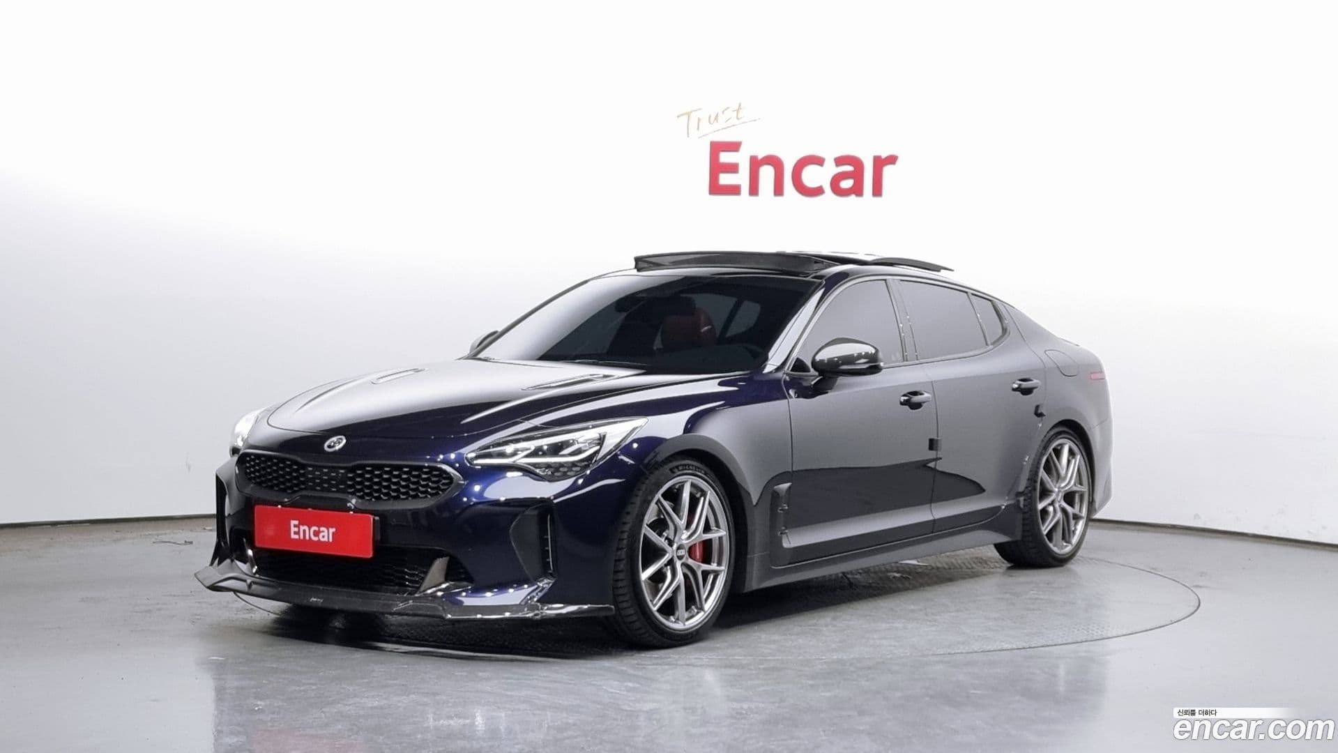 Main__Slider__Photo:Stinger Kia 2018.10-0
