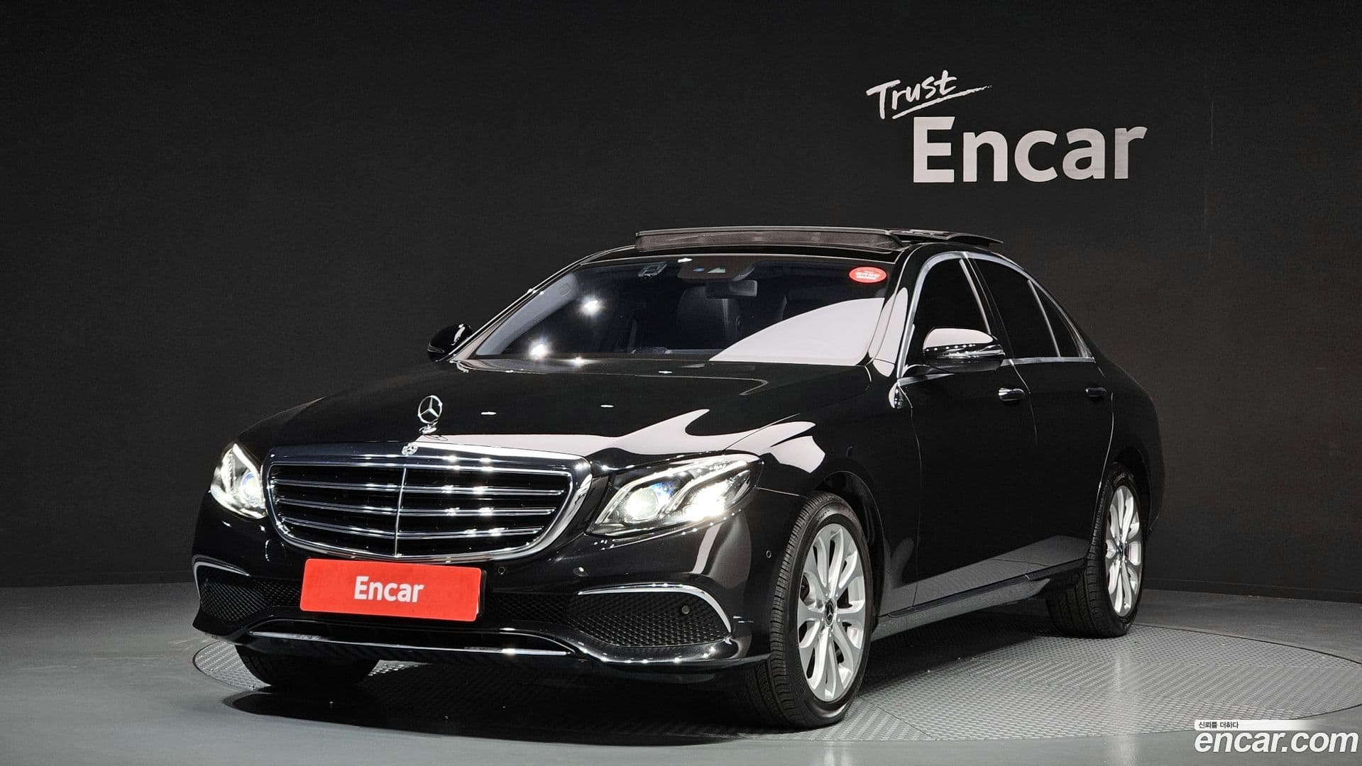 Main__Slider__Photo:E-Class Mercedes-Benz 2019.4-0