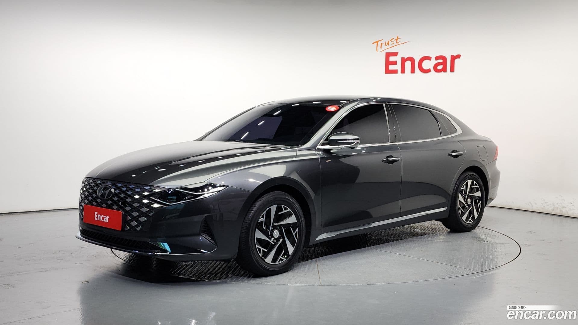 Main__Slider__Photo:Grandeur Hyundai 2021.6-0