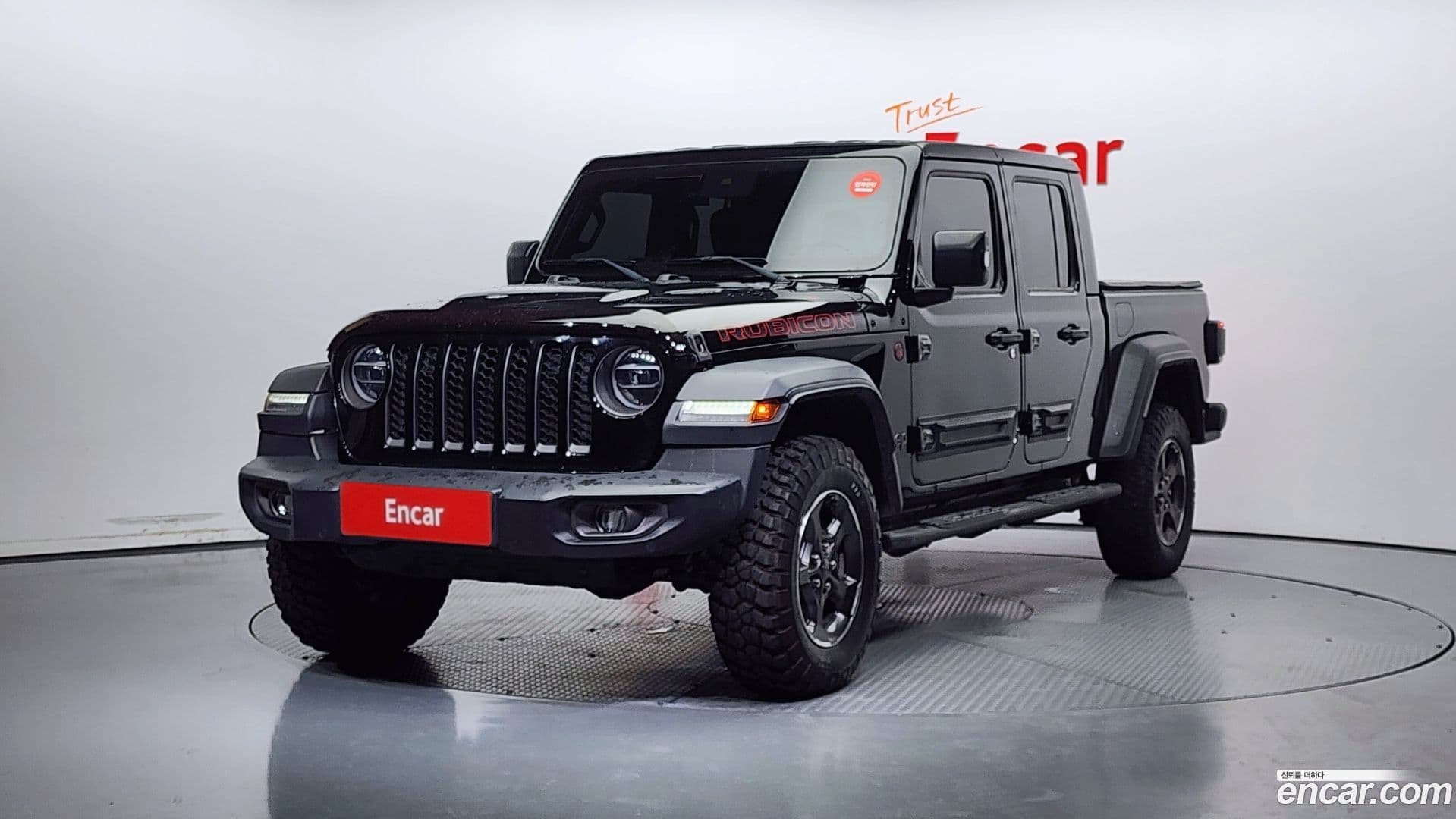 Main__Slider__Photo:Gladiator Jeep 2021.4-0