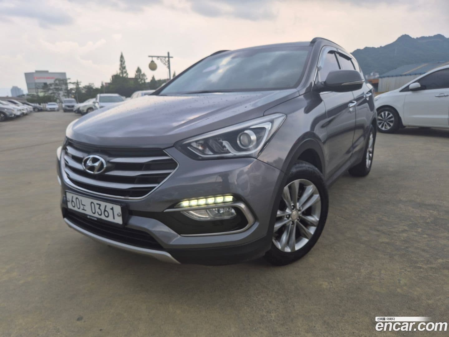 Main__Slider__Photo:Santafe Hyundai 2016.1-0