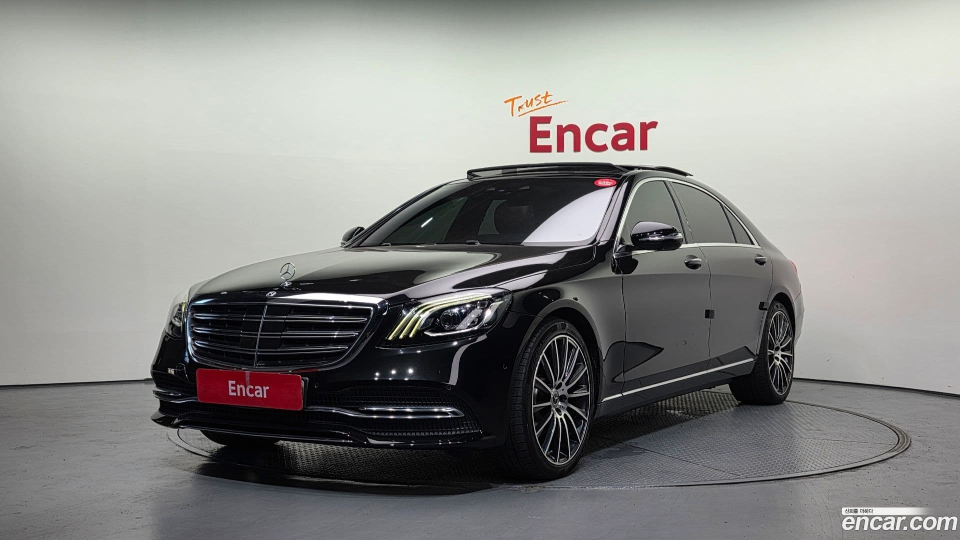 Main__Slider__Photo:S-Class Mercedes-Benz 2019.4-0