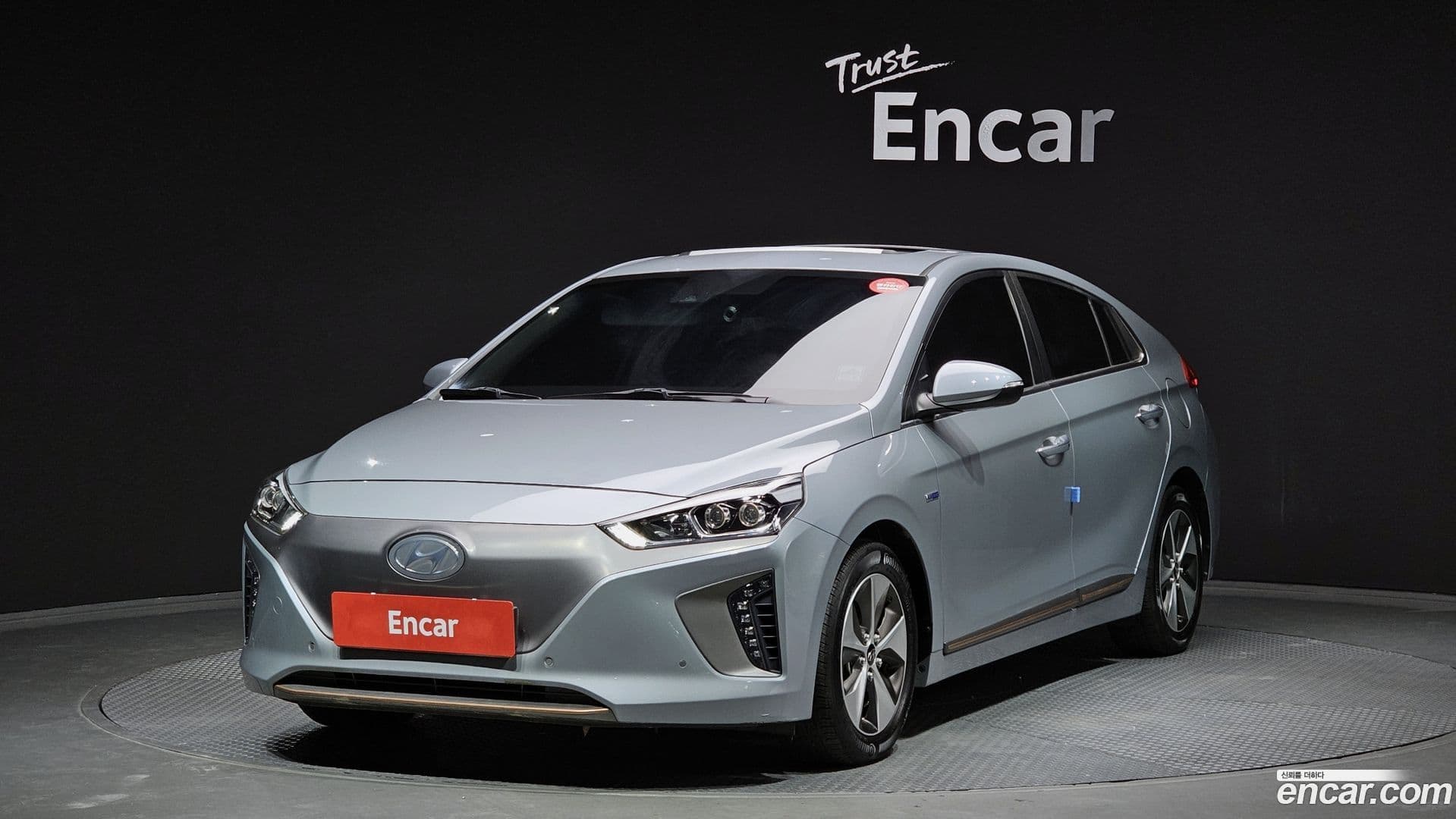 Main__Slider__Photo:Ioniq Hyundai 2017.2-0
