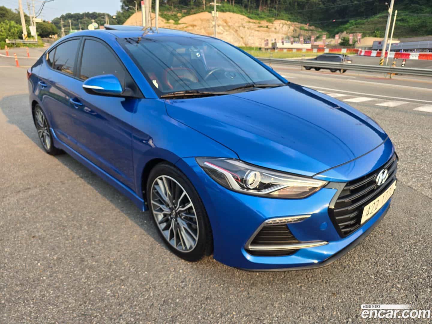 AVANTE Hyundai 2018.4-OUTER-003