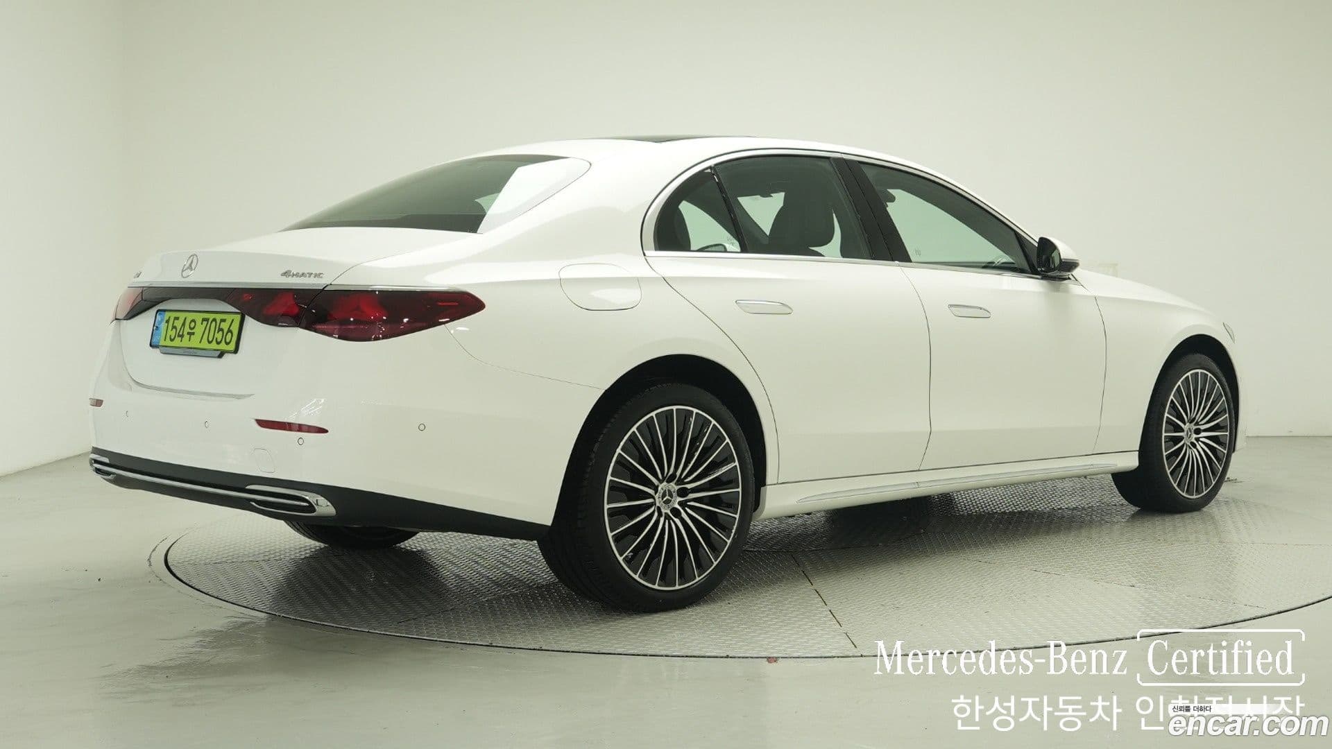 Main__Slider__Photo:E-Class Mercedes-Benz 2024.6-0