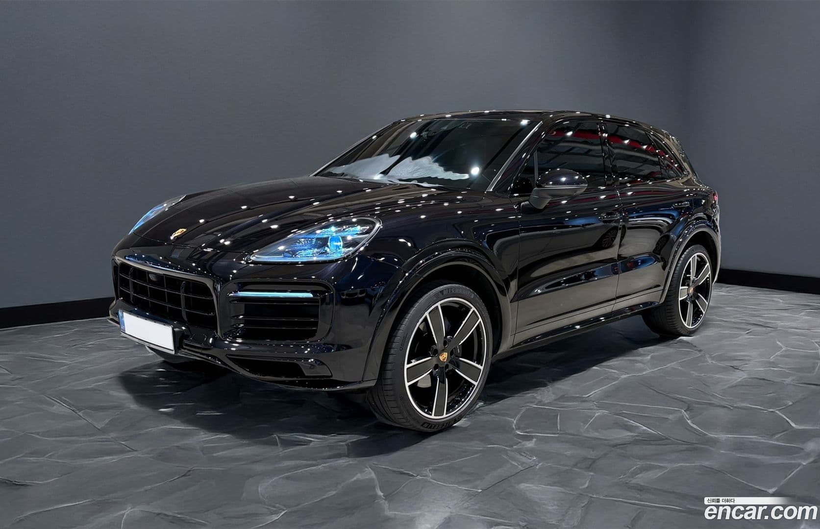 Main__Slider__Photo:Cayenne Porsche 2020.6-0