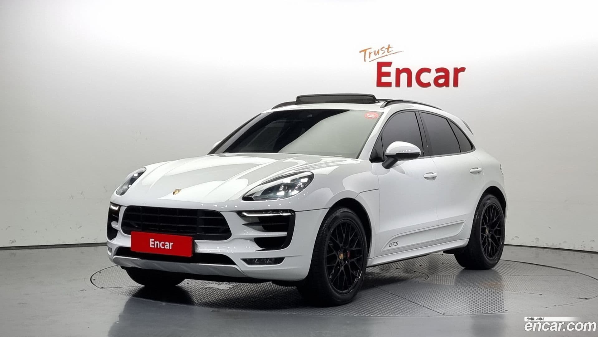 Main__Slider__Photo:Macan Porsche 2018.2-0
