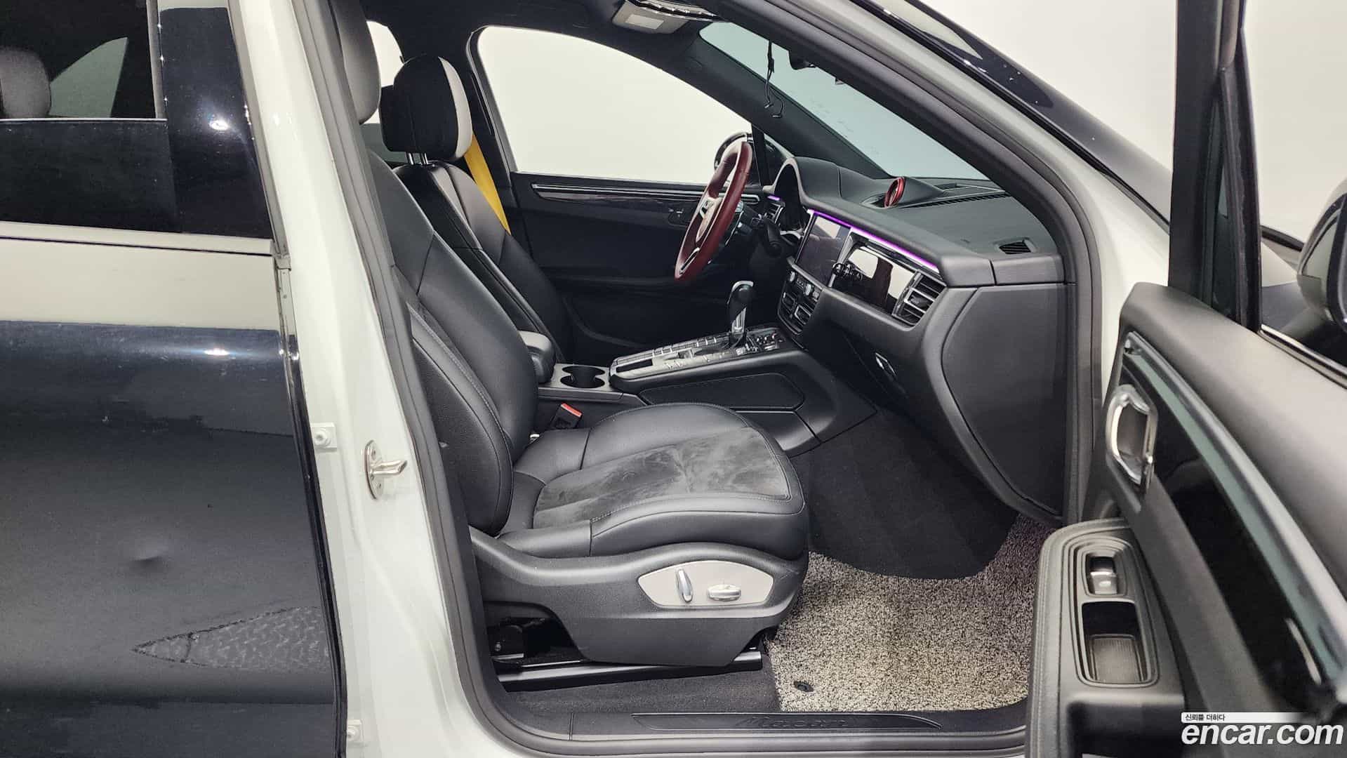 Macan Porsche 2019.11-OPTION-015