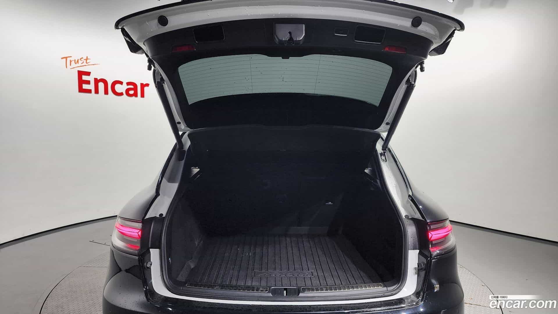 Macan Porsche 2019.11-OPTION-024