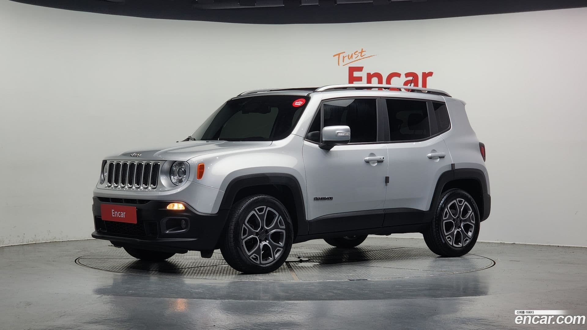 Main__Slider__Photo:Renegade Jeep 2015.11-0